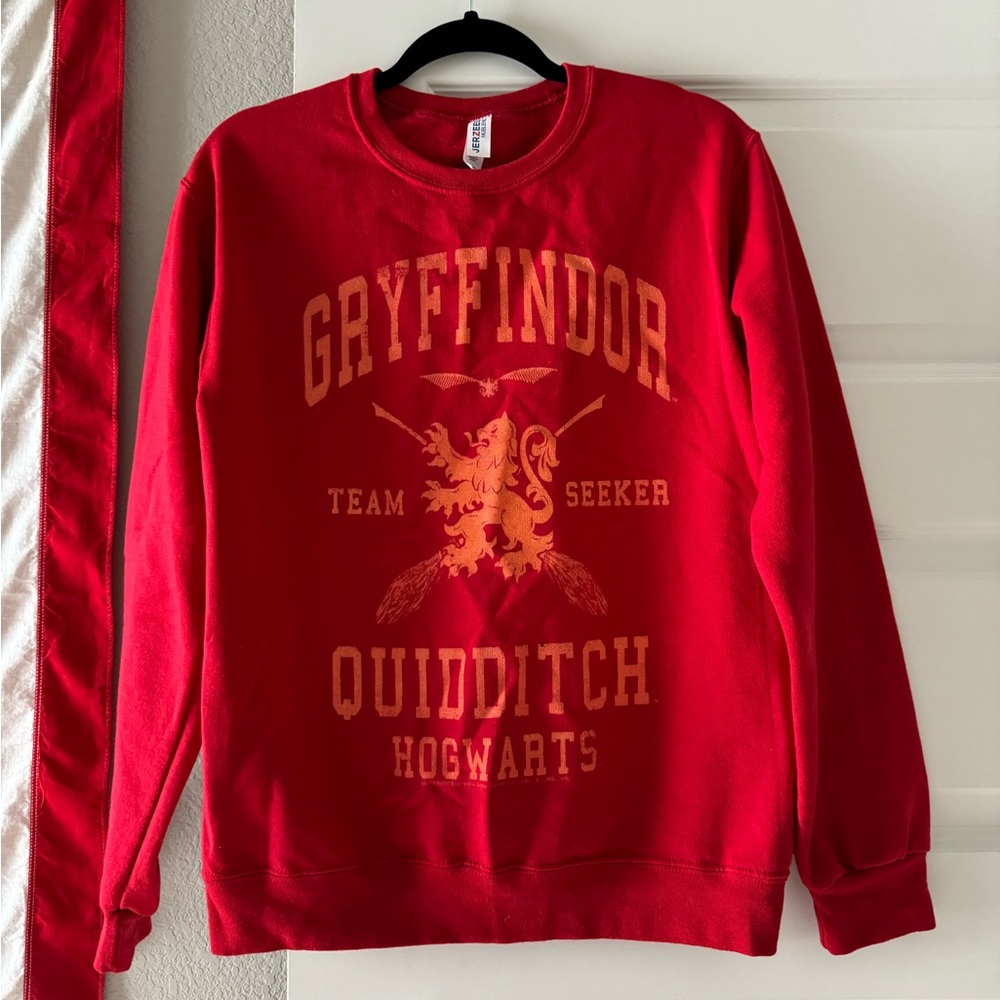 Harry Potter Gryffindor Quidditch Gold Team Seeker Sweatshirt - Red